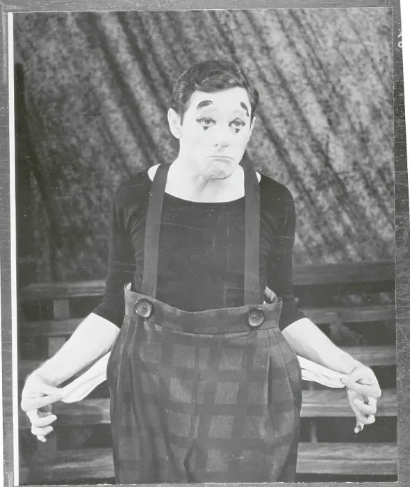 Framed Print : Anthony Newley in Baggy Trousers Framed Print : Anthony Newley in Baggy Trousers