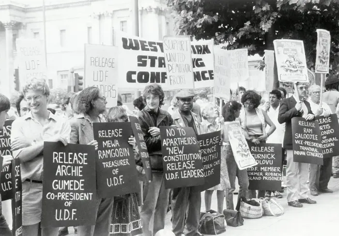Framed Print : Anti-Apartheid Demonstrators in London Framed Print : Anti-Apartheid Demonstrators in London