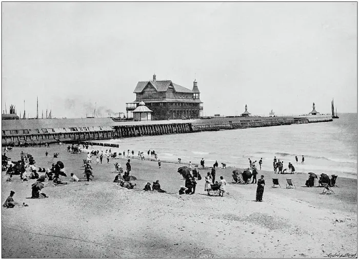 Framed Print : Antique black and white photograph of England and Wales: Lowestoft Pier
