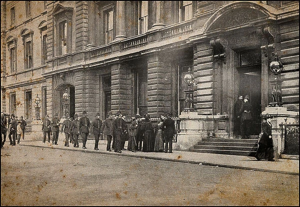 Antique London's photographs: Metropolitan Policemen going on duty