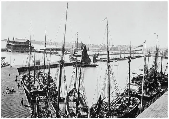 Framed Print : Antique photograph of seaside towns of Great Britain and Ireland: Lowestoft