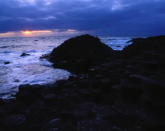 Framed Print : Co Antrim, The Giants Causeway, Ireland Framed Print : Co Antrim, The Giants Causeway, Ireland