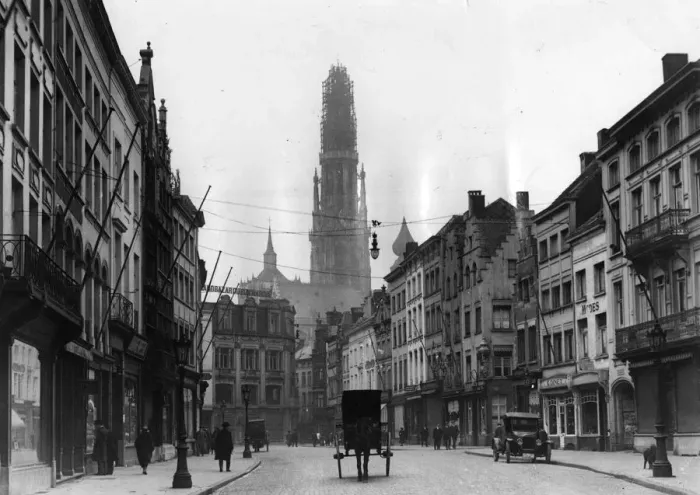 Framed Print : Antwerp. circa 1910: A street in Antwerp, Belgium. (Photo by Hulton Archive / Getty Images) Framed Print : Antwerp. circa 1910: A street in Antwerp, Belgium. (Photo by Hulton Archive / Getty Images)