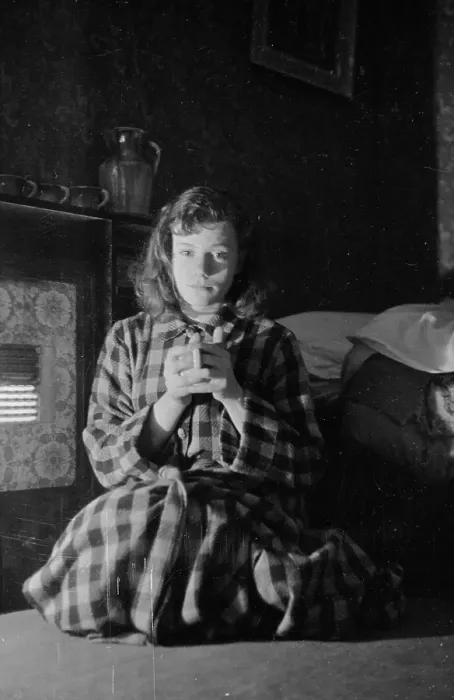 Framed Print : Anxiety. 27th March 1954: Helen Dorward, a pupil at the Central School of Drama in London Framed Print : Anxiety. 27th March 1954: Helen Dorward, a pupil at the Central School of Drama in London