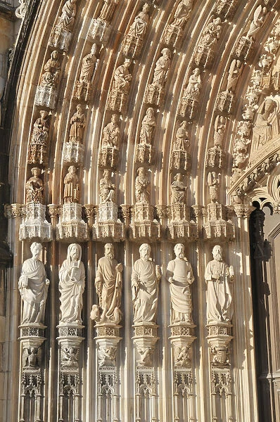 Apostle statues on the Gothic portal of the basilica, Dominican monastery Mosteiro de Santa Maria da Vitoria, UNESCO World Heritage Site, Batalha, Portugal, Europe