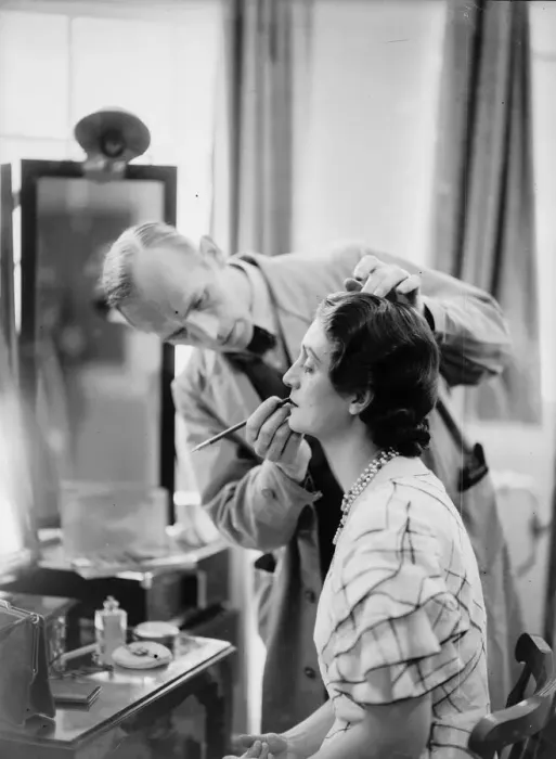 Framed Print : Applying Make-Up Framed Print : Applying Make-Up