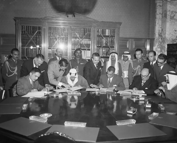 Framed Print : Arab Leaders Sign Jordan Aid Agreement