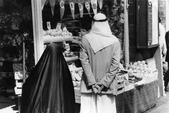 Framed Print : Arabs Shopping