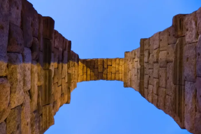 Framed Print : An Arch of Aqueduct of Segovia against blue sky Framed Print : An Arch of Aqueduct of Segovia against blue sky