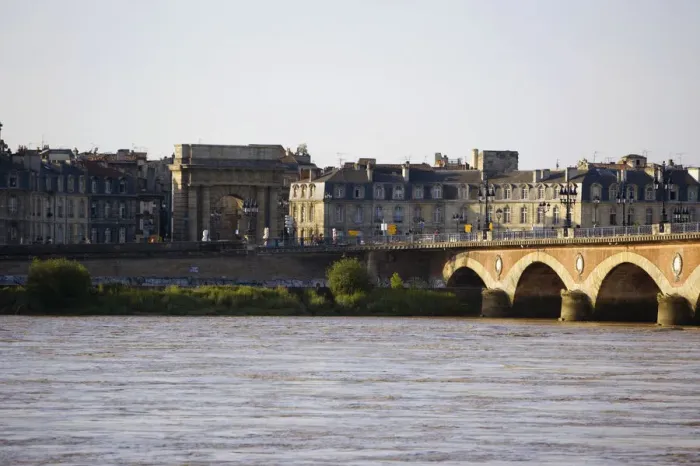 Framed Print : Arch bridge across a river, Pont De Pierre, Porte De Bourgogne, Garonne River, Bordeaux, Aquitaine, France Framed Print : Arch bridge across a river, Pont De Pierre, Porte De Bourgogne, Garonne River, Bordeaux, Aquitaine, France