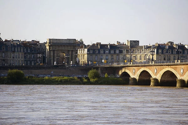 Arch bridge across a river, Pont De Pierre, Porte De Bourgogne, Garonne River, Bordeaux, Aquitaine, France