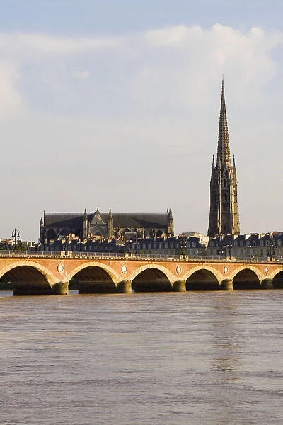 Arch bridge across a river, Pont De Pierre, St. Andre Cathedral, Garonne River, Bordeaux, Aquitaine, France
