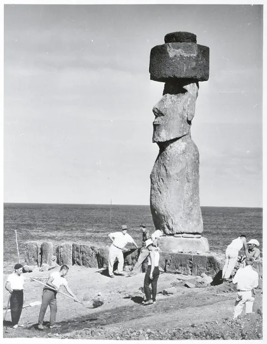 Framed Print : Archaeologists with Large Statue Framed Print : Archaeologists with Large Statue