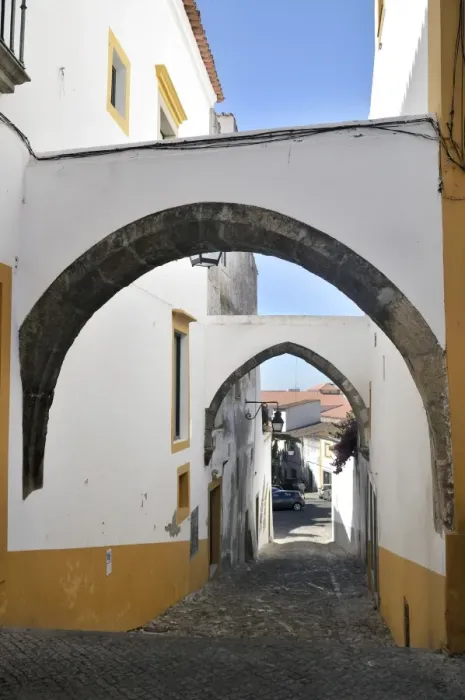 Framed Print : Arches over an alley, Evora, UNESCO World Heritage Site, Alentejo, Portugal, Europe