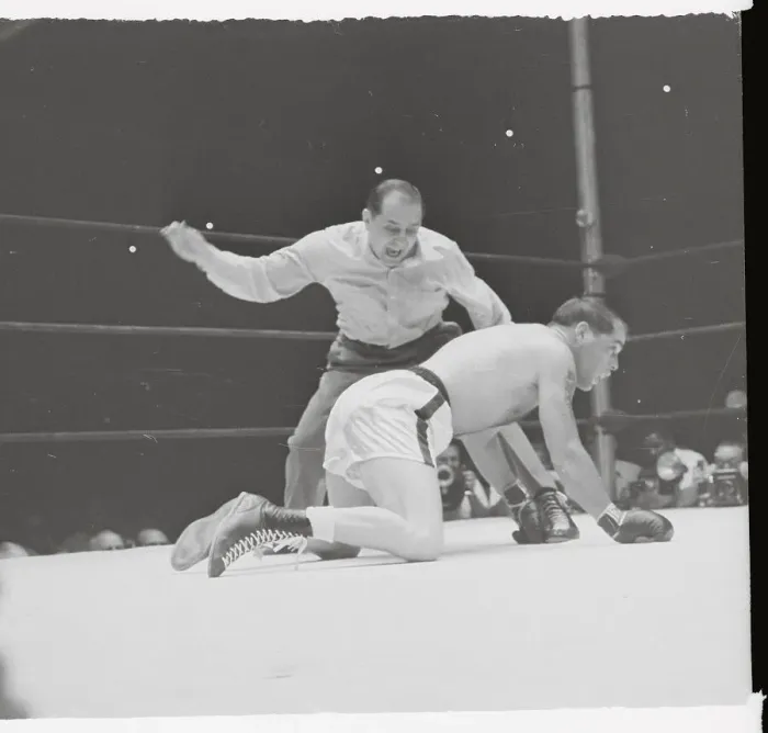 Framed Print : Archie Moore and Bobo Olson in Boxing Action Framed Print : Archie Moore and Bobo Olson in Boxing Action