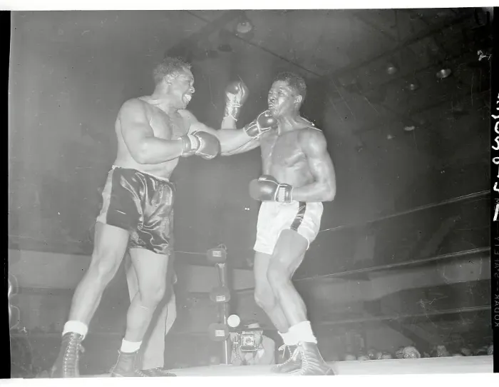 Framed Print : Archie Moore Boxing Against Howard King Framed Print : Archie Moore Boxing Against Howard King