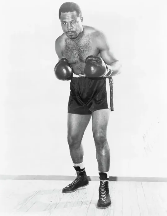 Framed Print : Archie Moore in Fighting Pose Framed Print : Archie Moore in Fighting Pose