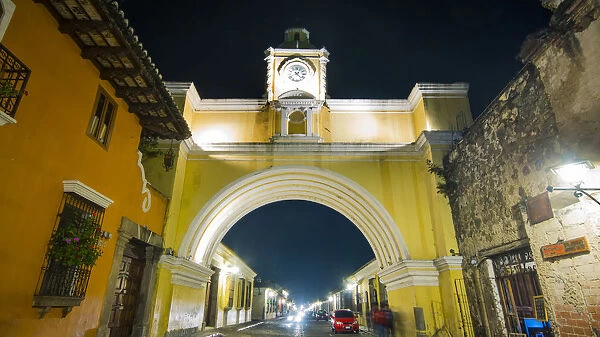 Arco de Santa Catalina (Santa Catalina Arch) by night, Antigua Guatemala