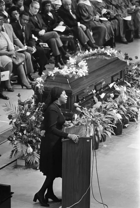 Framed Print : Aretha Franklin Sings During Memorial Service Framed Print : Aretha Franklin Sings During Memorial Service