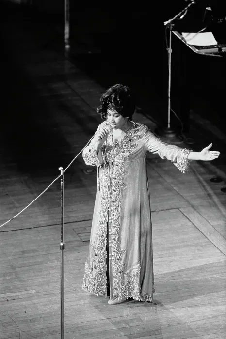 Framed Print : Aretha Franklin with The Sweet Inspirations, Live at The Philharmonic Hall Framed Print : Aretha Franklin with The Sweet Inspirations, Live at The Philharmonic Hall