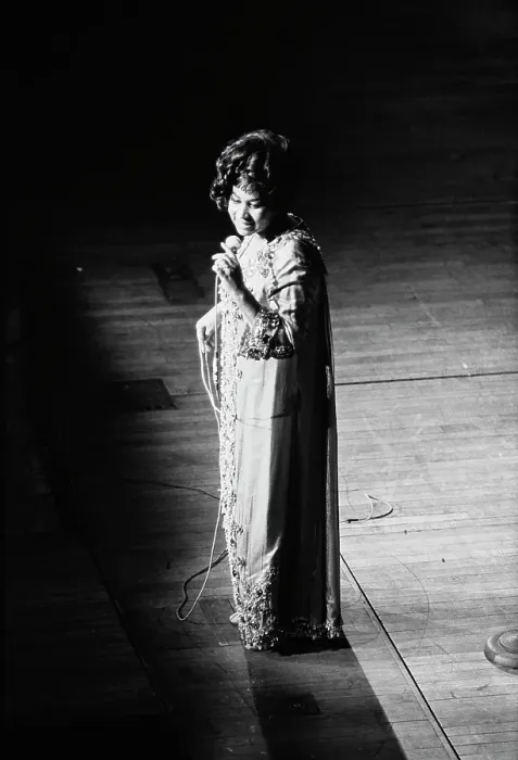 Framed Print : Aretha Franklin with The Sweet Inspirations, Live at The Philharmonic Hall Framed Print : Aretha Franklin with The Sweet Inspirations, Live at The Philharmonic Hall