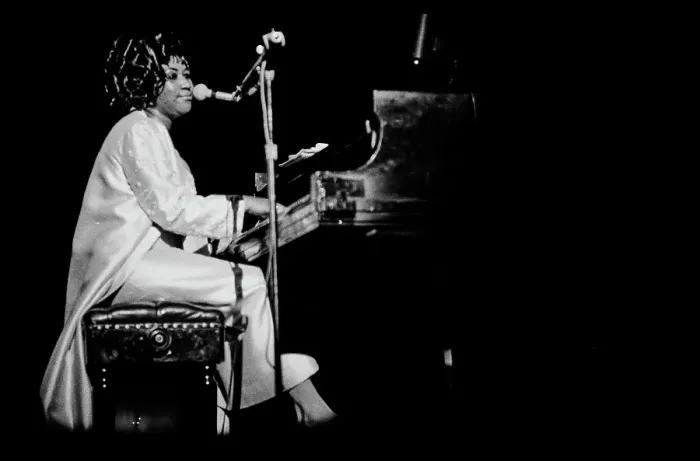 Framed Print : Aretha Franklin with The Sweet Inspirations, Live at The Philharmonic Hall Framed Print : Aretha Franklin with The Sweet Inspirations, Live at The Philharmonic Hall