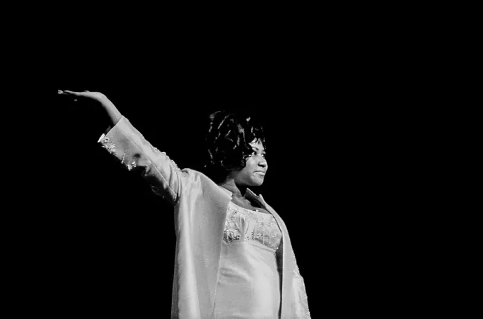 Framed Print : Aretha Franklin with The Sweet Inspirations, Live at The Philharmonic Hall Framed Print : Aretha Franklin with The Sweet Inspirations, Live at The Philharmonic Hall
