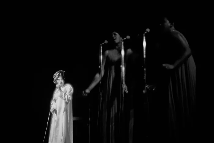 Framed Print : Aretha Franklin with The Sweet Inspirations, Live at The Philharmonic Hall Framed Print : Aretha Franklin with The Sweet Inspirations, Live at The Philharmonic Hall