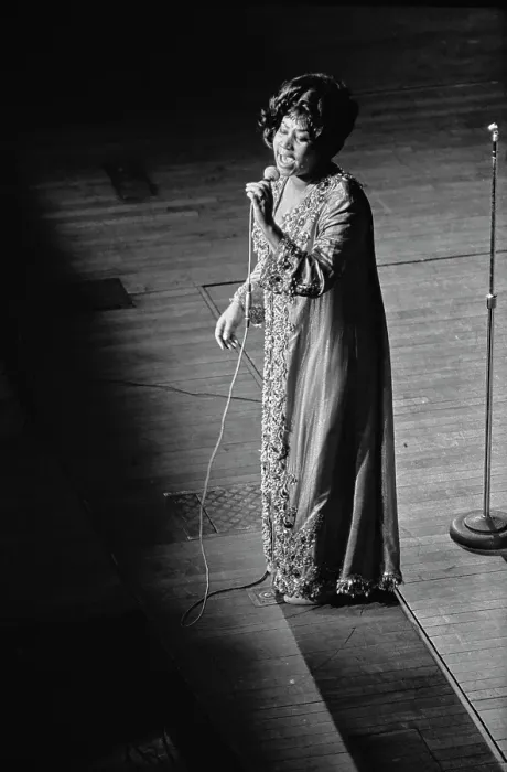 Framed Print : Aretha Franklin with The Sweet Inspirations, Live at The Philharmonic Hall Framed Print : Aretha Franklin with The Sweet Inspirations, Live at The Philharmonic Hall