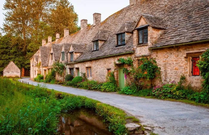 Framed Print : Arlington Row, Bibury, the Cotswolds, Gloucestershire, England Framed Print : Arlington Row, Bibury, the Cotswolds, Gloucestershire, England