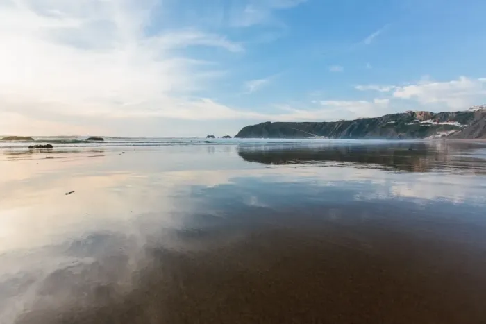 Framed Print : Arrifana beach during low tide, Algarve, Portugal