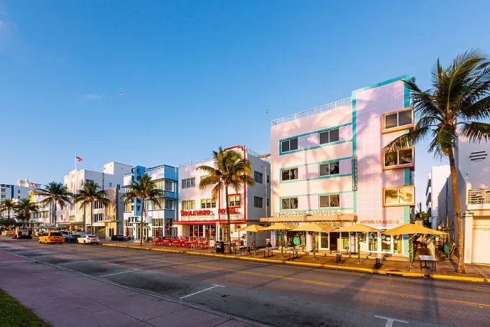 Framed Print : Art Deco hotels along the Ocean Drive in South Beach, Miami, USA Framed Print : Art Deco hotels along the Ocean Drive in South Beach, Miami, USA