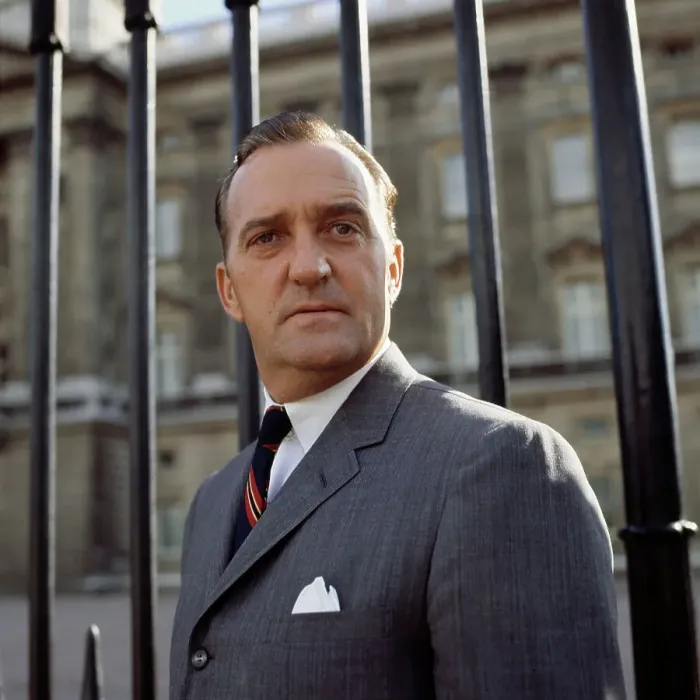 Framed Print : Art Hanes. American lawyer Art Hanes (1916 - 1997) pictured outside Buckingham Framed Print : Art Hanes. American lawyer Art Hanes (1916 - 1997) pictured outside Buckingham