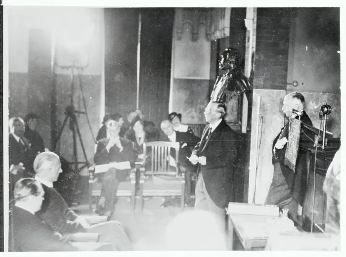 Framed Print : Arthur Henderson Accepting Nobel Prize Framed Print : Arthur Henderson Accepting Nobel Prize
