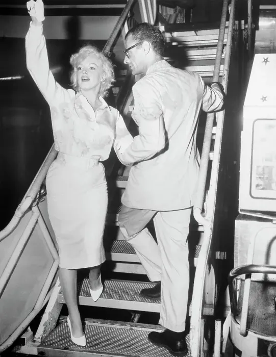 Framed Print : Arthur Miller and Marilyn Monroe Boarding Plane Framed Print : Arthur Miller and Marilyn Monroe Boarding Plane