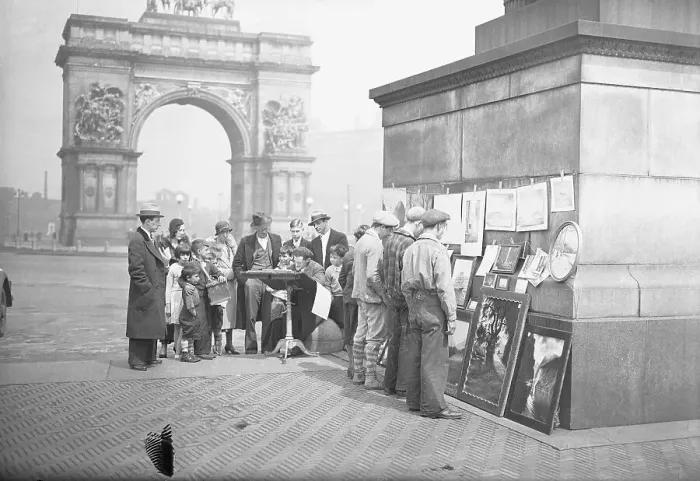 Framed Print : Artist Sketching in Prospect Park Plaza in New York