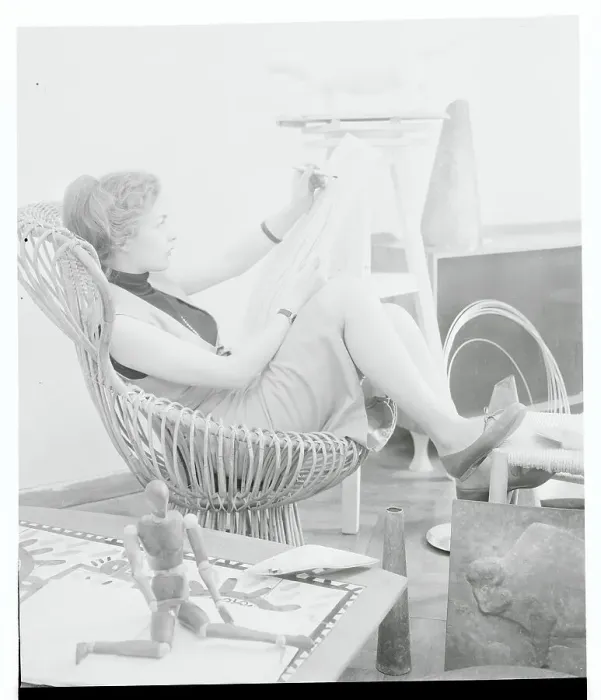 Framed Print : Artist Veronica Van Eyck Sketching Framed Print : Artist Veronica Van Eyck Sketching