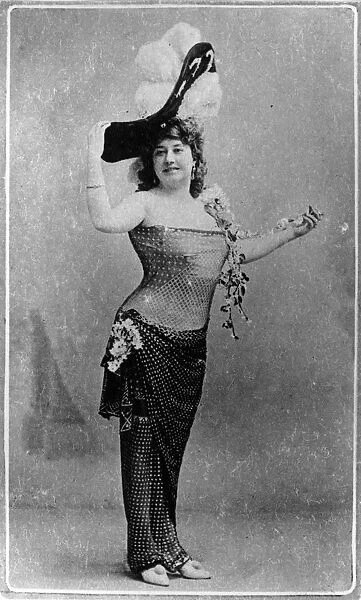 Artiste. circa 1890: A Music Hall artiste of the latter half of the 19th