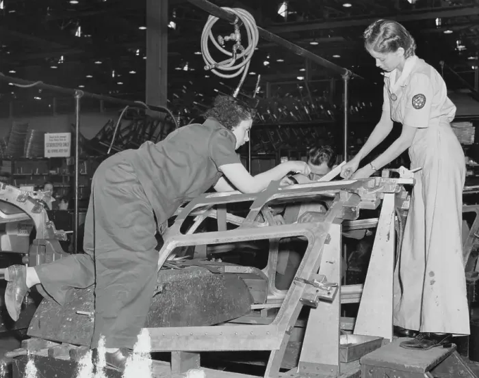 Framed Print : Assembling B-24 Bombers