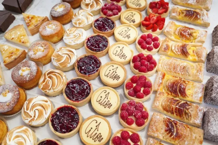 Framed Print : Assorted rustic tarts on a stall at Spitalfields market, London, England, United Kingdom