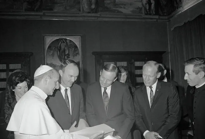 Framed Print : Astronauts with Pope Paul VI Framed Print : Astronauts with Pope Paul VI