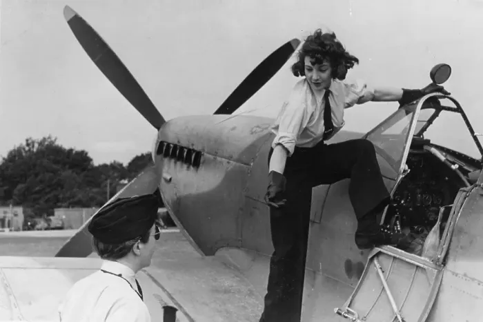 Framed Print : ATA Pilot. September 1944: Jackie Moggridge (1922 - 2004) Framed Print : ATA Pilot. September 1944: Jackie Moggridge (1922 - 2004)