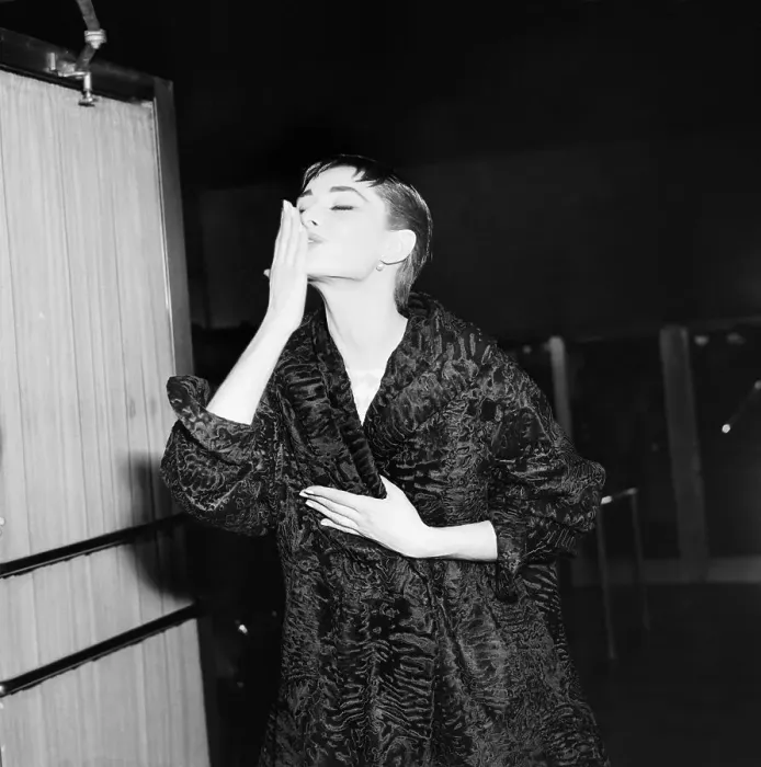 Framed Print : Audrey Hepburn Blowing A Kiss To Fans Framed Print : Audrey Hepburn Blowing A Kiss To Fans