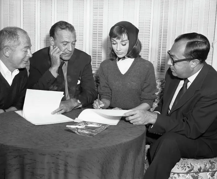 Framed Print : Audrey Hepburn an Gary Cooper Signing Contract Framed Print : Audrey Hepburn an Gary Cooper Signing Contract