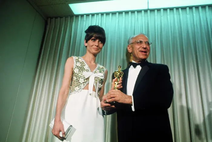 Framed Print : Audrey Hepburn and George Cukor with Oscar Framed Print : Audrey Hepburn and George Cukor with Oscar