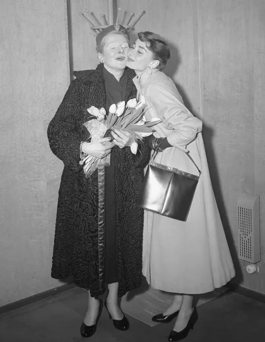 Framed Print : Audrey Hepburn Greeting Her Mother Framed Print : Audrey Hepburn Greeting Her Mother