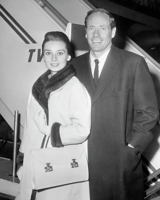 Framed Print : Audrey Hepburn and Mel Ferrer at Airport Framed Print : Audrey Hepburn and Mel Ferrer at Airport