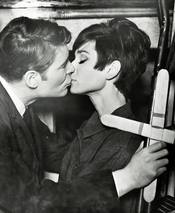 Framed Print : Audrey Hepburn & Peter O'Toole In How To Steal A Million Framed Print : Audrey Hepburn & Peter O'Toole In How To Steal A Million