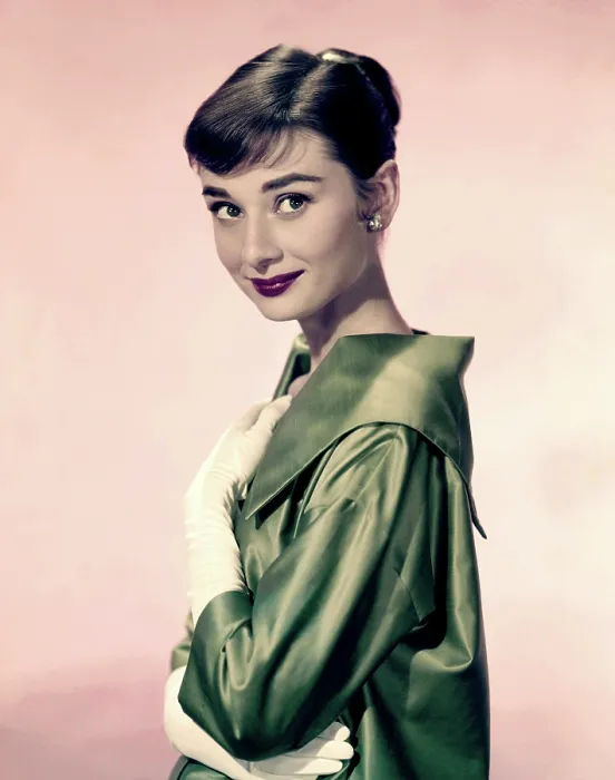 Framed Print : Audrey Hepburn Portrait Framed Print : Audrey Hepburn Portrait