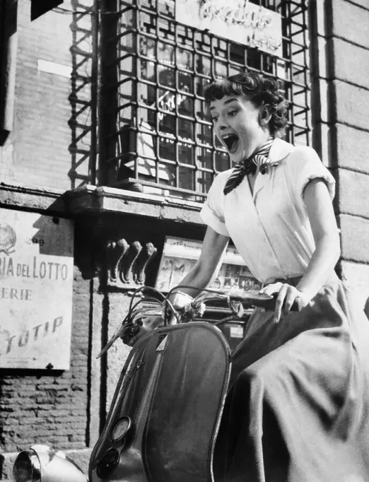 Framed Print : Audrey Hepburn in Roman Holiday